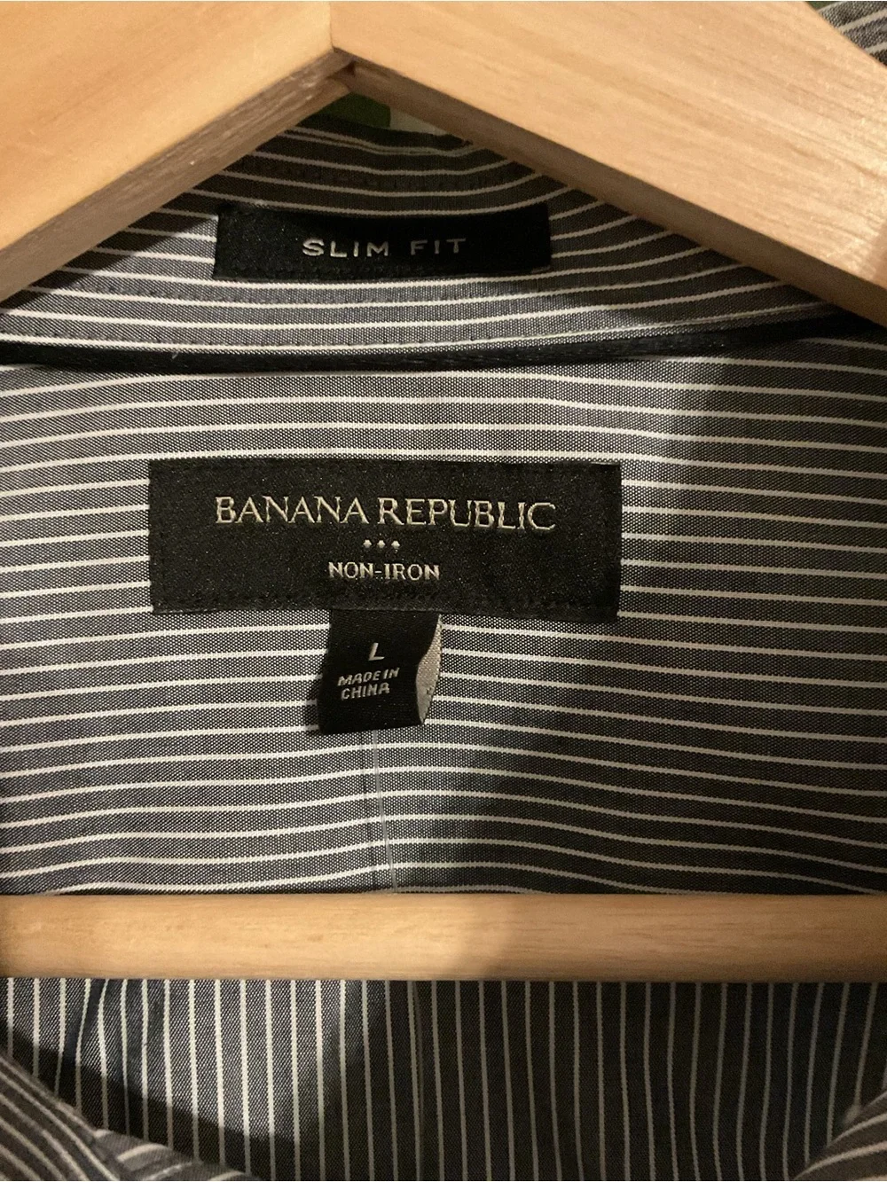 BANANA REPÚBLIC.  Men's Grey Pinstripe Long-Sleeve Shirt - Classic Button-Down